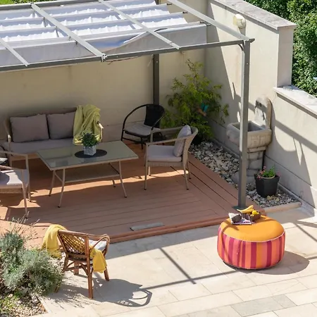 Holiday home Mit Eingezaeuntem Garten Und Panoramablick Tinjan