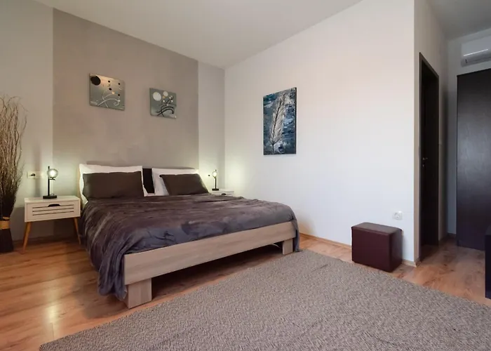 Coridigo Semesterbostad Tinjan